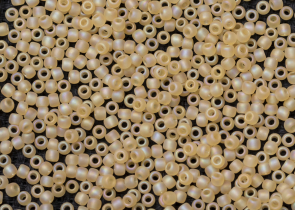 Бисер Япония круглый 11/0 10г 0162F светлый топаз матовый, радужный прозрачный